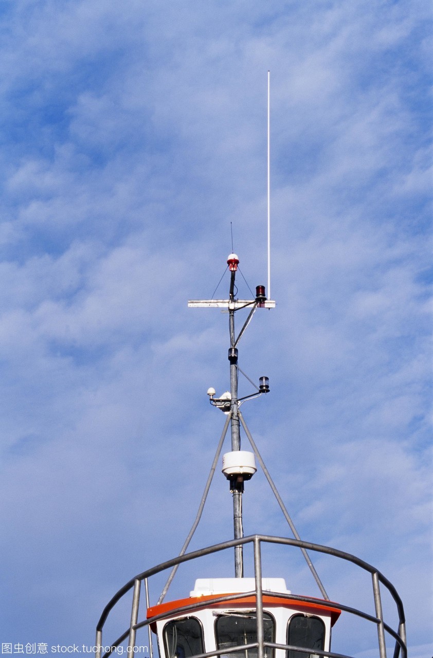 通信天線桅桿的船 海上通訊關(guān)鍵設(shè)備解析